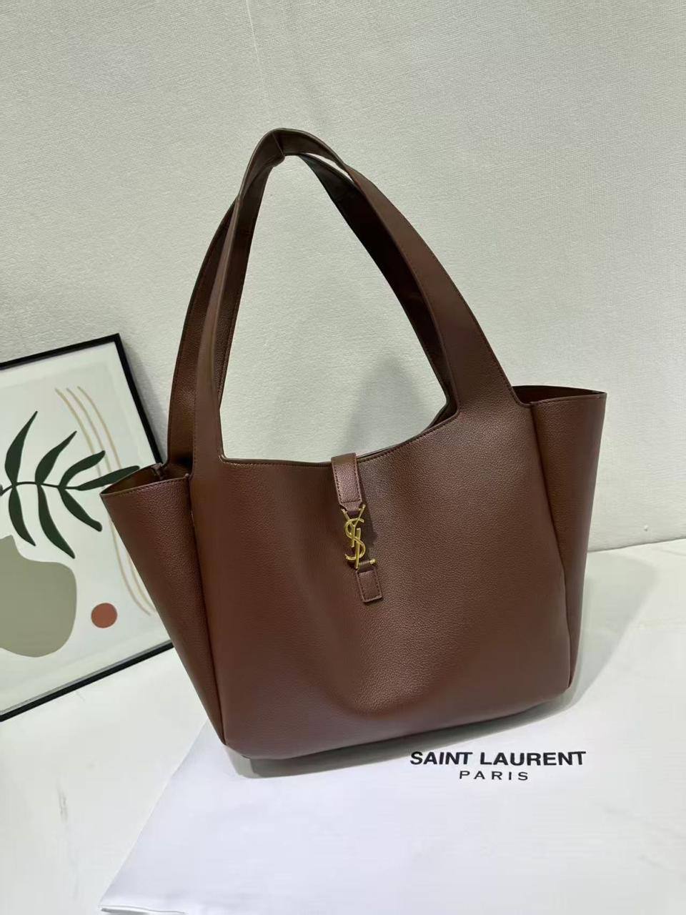 ❤️ YSL BEA
1️⃣ Frist quality
Size: 33 * 29  cm
115 dhs❣️

Zain115
♥️♥️♥️