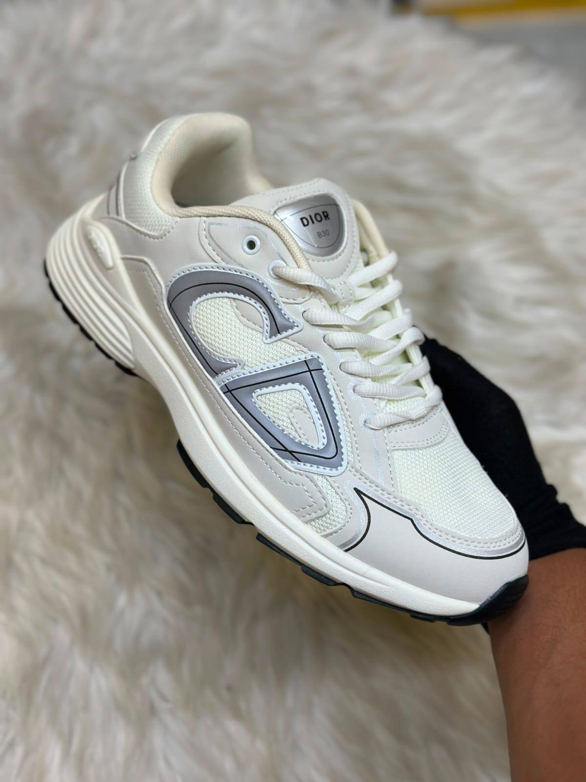 Dior 

Size:40 to 45
150 dhs🇦🇪🇦🇪

Zain241
♥️♥️♥️