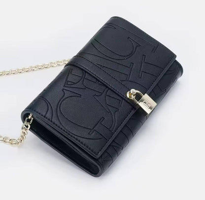 CH
95 dhs🪙
size：19.5×12.5×5cm

Good quality 

with box
🎁🎁🎁

Zain39
♥️♥️♥️