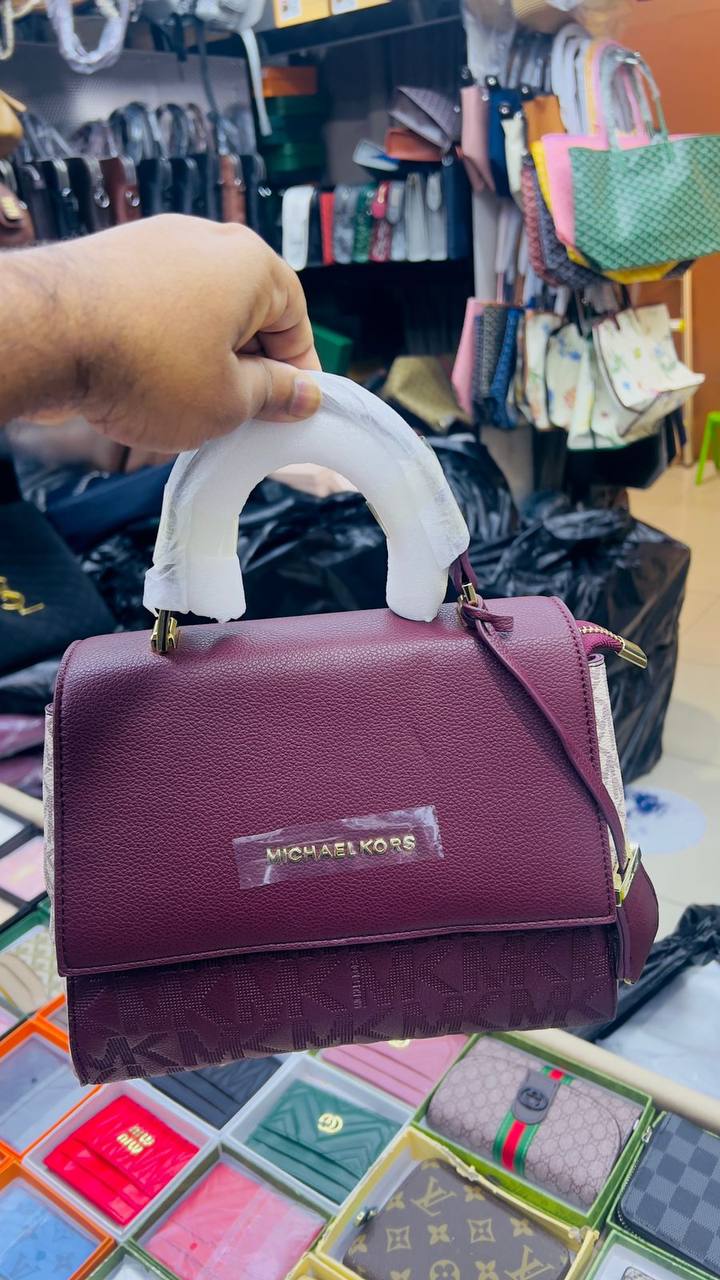 MK 
Good Quality 
95 dhs🪙🌨️

Zain250
♥️♥️♥️