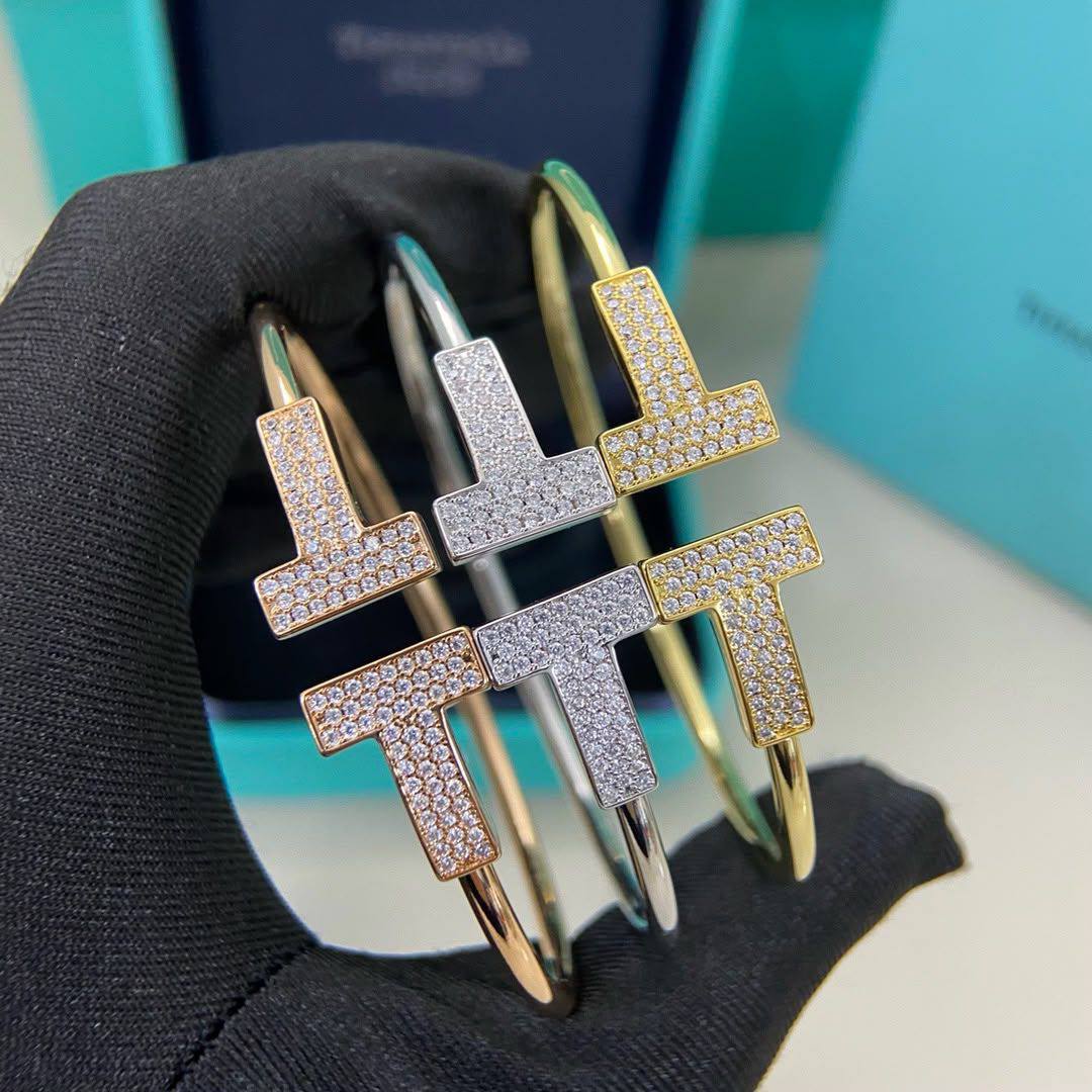 Tiffany Bangle* 🍂
Master quality 

*55* AED normal box 📦

Zain48
♥️♥️♥️