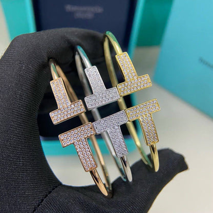 Tiffany Bangle* 🍂
Master quality 

*55* AED normal box 📦

Zain48
♥️♥️♥️