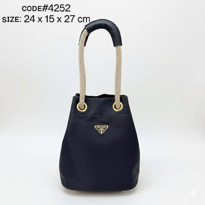 PRADA ᴍᴀʀɪɴᴇʀ
ʀᴇ- ɴʏʟᴏɴ ʙᴜᴄᴋᴇᴛ ʙᴀɢ
ᴡɪᴛʜ ʀᴏᴘᴇ ʜᴀɴᴅʟᴇ sᴛʀᴀᴘ
ɢᴏʟᴅ ʜᴀʀᴅᴡᴀʀᴇ
sɪᴢᴇ: 24 cm

75 dhs✅

Zain31
♥️♥️♥️