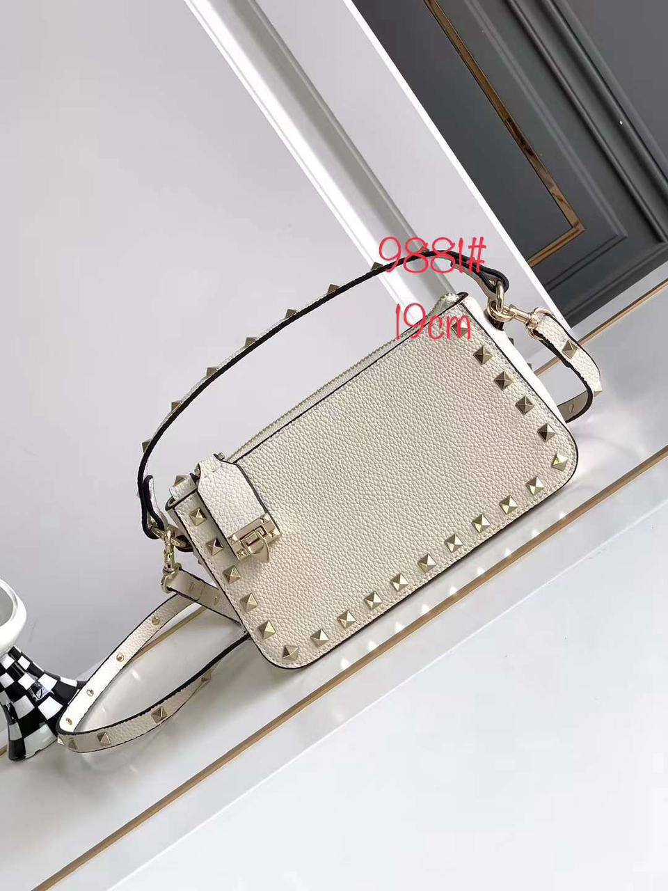 Valentino 
Master
240 dhs✅

Zain153
♥️♥️♥️
