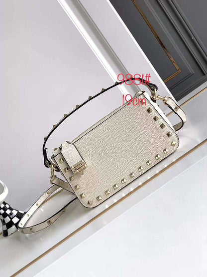 Valentino 
Master
240 dhs✅

Zain153
♥️♥️♥️
