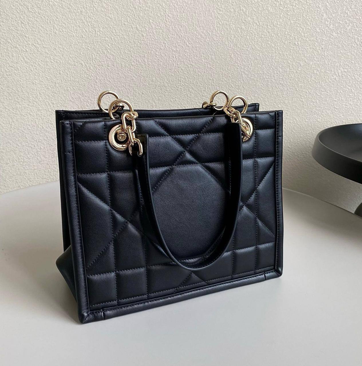 DIOR 
GOOD QUALITY 
110 dhs🇦🇪🇦🇪

Zain295
♥️♥️♥️