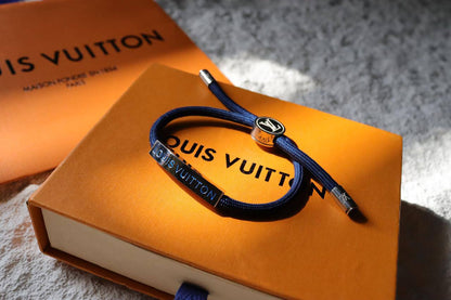 LV 
Master Bracelet 
75 dhs🪙🌨️ 

With Box And Paper Bag
🎁🎁🎁

Zain33
♥️♥️♥️