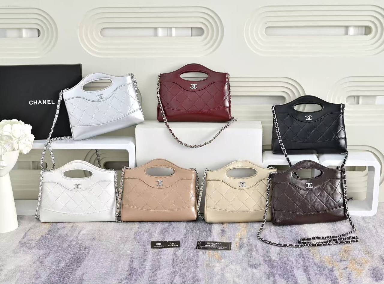 Chanel
withbox 
95 dhs🇦🇪🇦🇪

Zain143
♥️♥️♥️