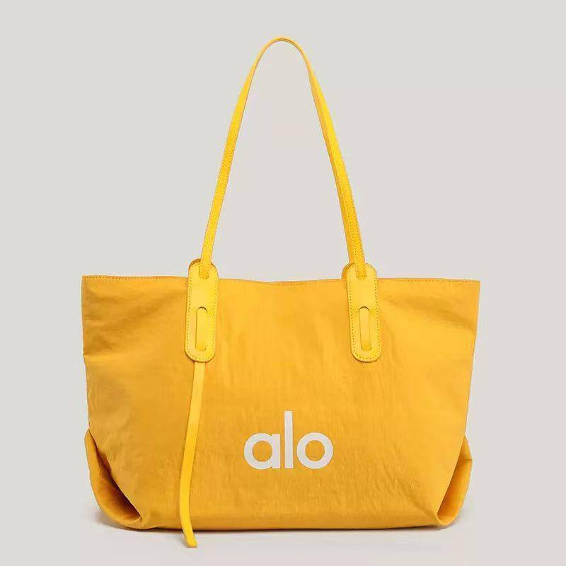 🌷 Alo Tote
1️⃣ First quality 
Size : 48 * 32 cm
60 dhs💓

Zain115
♥️♥️♥️