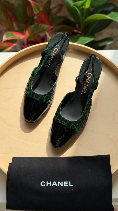 CHANEL
Available  🤩
Master quality 
Size: 36 to 41

460 dhs🇦🇪🇦🇪

Zain318
♥️♥️♥️