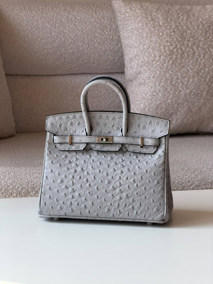 Hermes Birkin ostrich 

25cm💕
master quality😍

with box❤️

630 dhs🇦🇪🇦🇪

Zain52
♥️♥️♥️