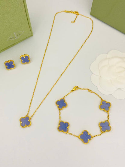 VCA Set*_🌼💫
*NECKLACE 1 FLOWER*
*BRACELET 5 FLOWER*
*EARRING   1* *FLOWER*  
145 dhs❤️
       _*WITH*_
    *Good Box* 📦

Zain89
♥️♥️♥️