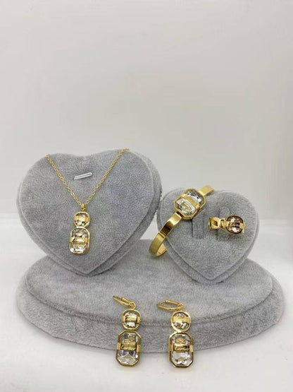 *Stainless steel SET 💯*
Necklace ❤️‍🩹
Earring 🍁
Breslat ❣️
Ring 💍 free size
With normal boxes 📦 
And paper bag 🛍️
45 dhs🪙🌨️

Zain216
♥️♥️♥️