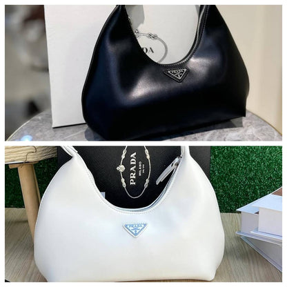PRADA

best quality 
with box

 95 dhs🇦🇪🇦🇪

size24CM
Zain290
♥️♥️♥️
