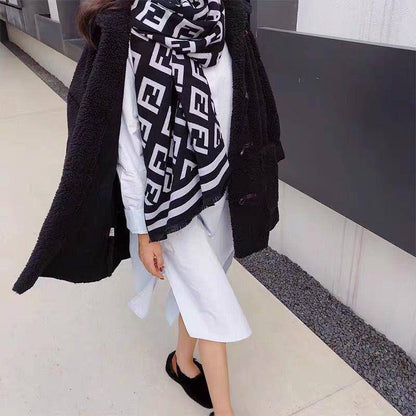 Brand Shawl / Scarf 

Good quality

Size:  180 * 68 cm
45 dhs🪙🌨️

Zain115
♥️♥️♥️