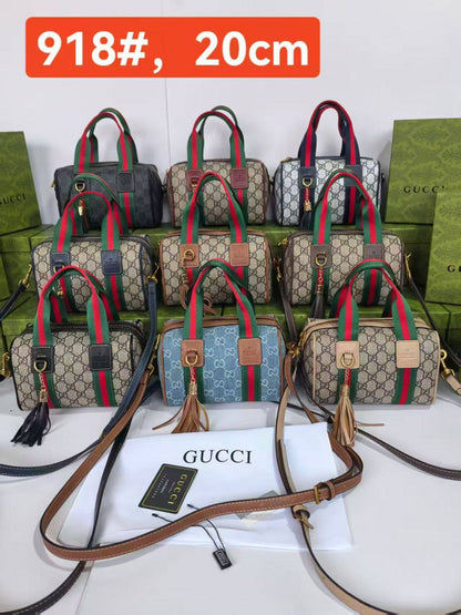 Gucci   

95 dhs👑

with box 
🎁🎁🎁

Good quality 

Zain253
♥️♥️♥️