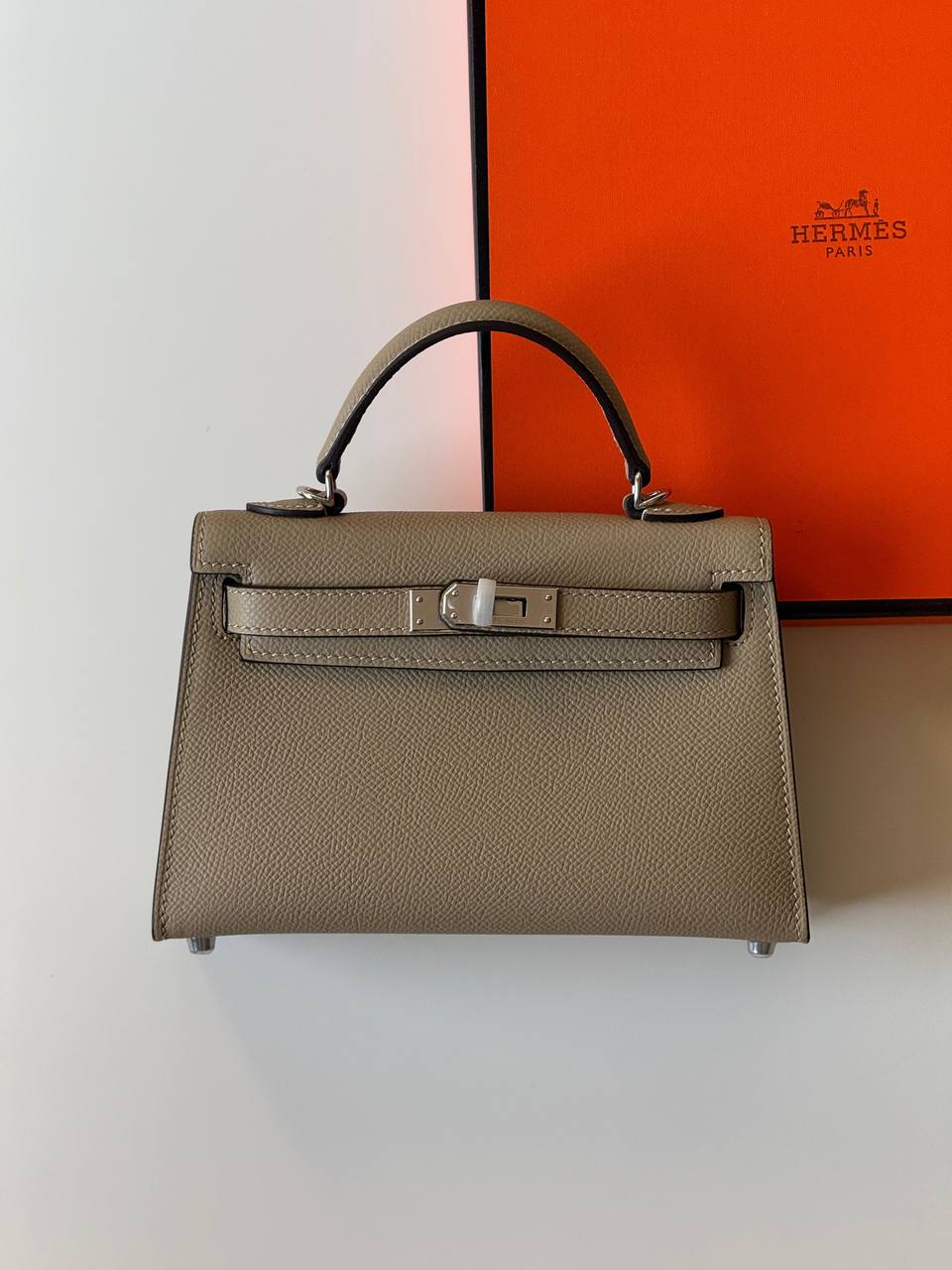 Hermes
minikelly 19cm💕
master quality😍with box❤️
340 dhs❤️💚❤️💚

Zain52
💚❤️💚