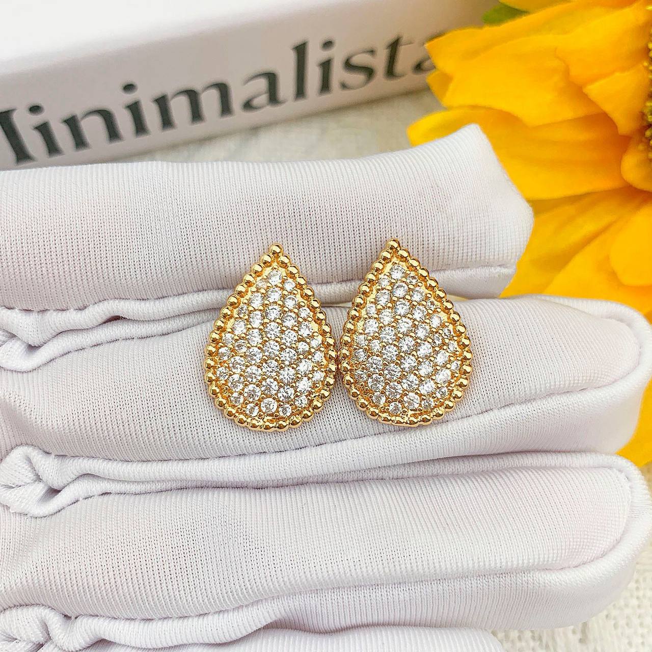 BOUCHERON ❤️‍🔥*
Earring ✨
Master quality 💯
With normal boxes 🗃️ 
45 dhs✅
With master box 📦 
120 dhs✅

Zain216
♥️♥️♥️