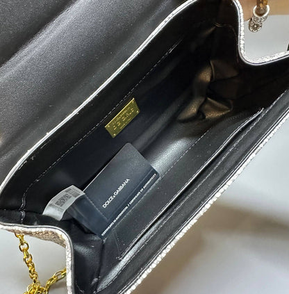 Dolce&Gabbana 

new came 

high quality 

with box 

 115 dhs🇦🇪🇦🇪

Zain39
♥️♥️♥️