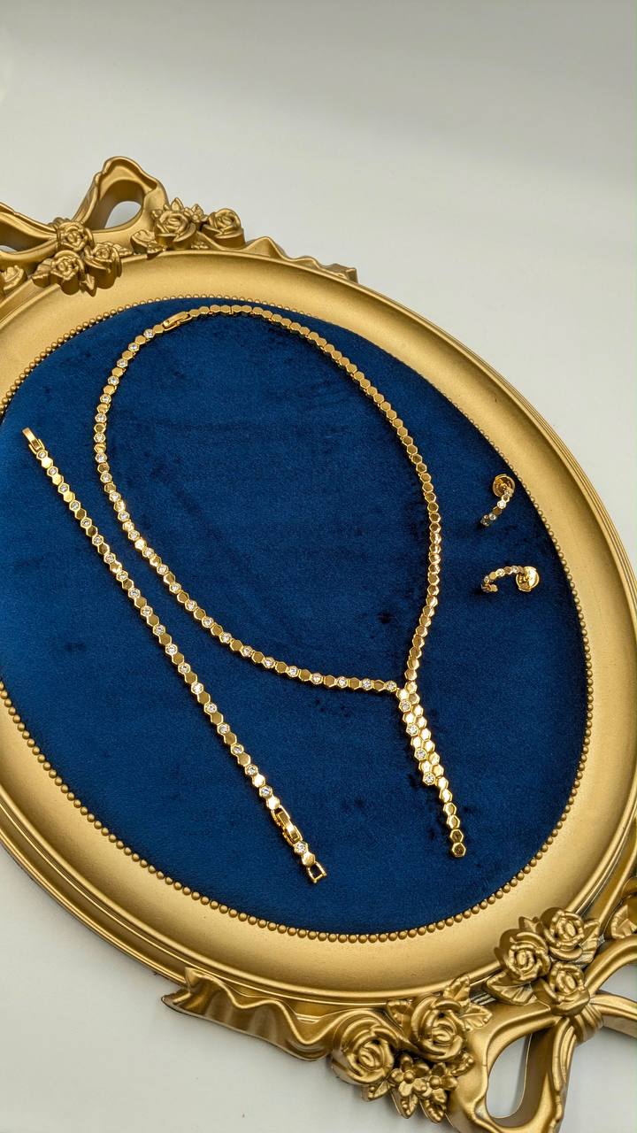 Chaumet
*Master Quality* 
*Necklace, Earrings & Bracelet*
260 dhs🇦🇪🇦🇪
with Normal Box 🎁

Zain210
♥️♥️♥️
