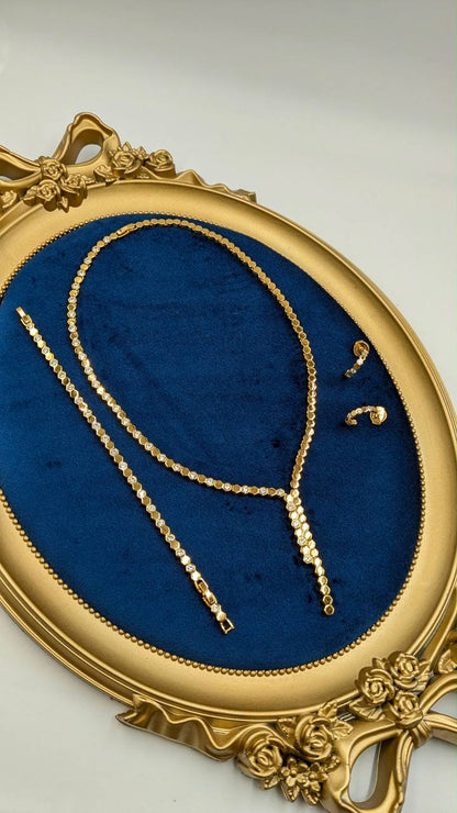Chaumet
*Master Quality* 
*Necklace, Earrings & Bracelet*
260 dhs🇦🇪🇦🇪
with Normal Box 🎁

Zain210
♥️♥️♥️
