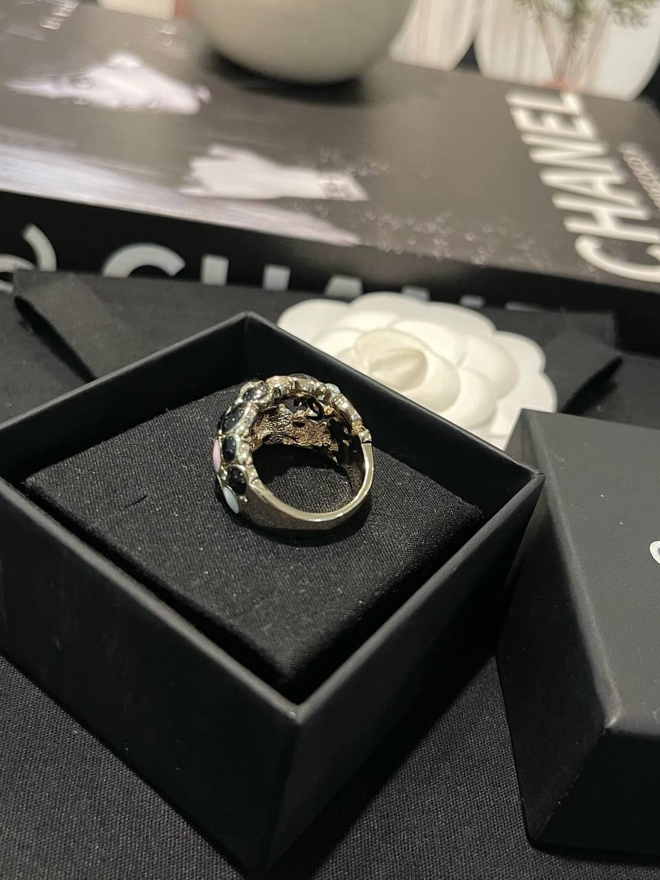 CHANEL 
Ring 💍 availabe size👇
6,7,8
Master quality 💯
With normal boxes 🗃️ 
60 dhs🇦🇪🇦🇪

With master box 📦 
70 dhs🇦🇪🇦🇪

Zain216
♥️♥️♥️