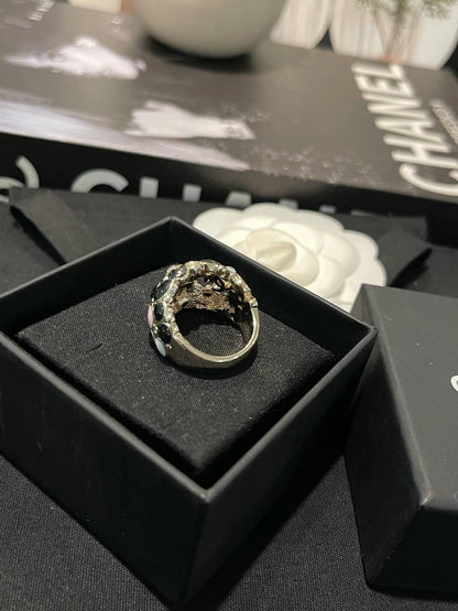 CHANEL 
Ring 💍 availabe size👇
6,7,8
Master quality 💯
With normal boxes 🗃️ 
60 dhs🇦🇪🇦🇪

With master box 📦 
70 dhs🇦🇪🇦🇪

Zain216
♥️♥️♥️