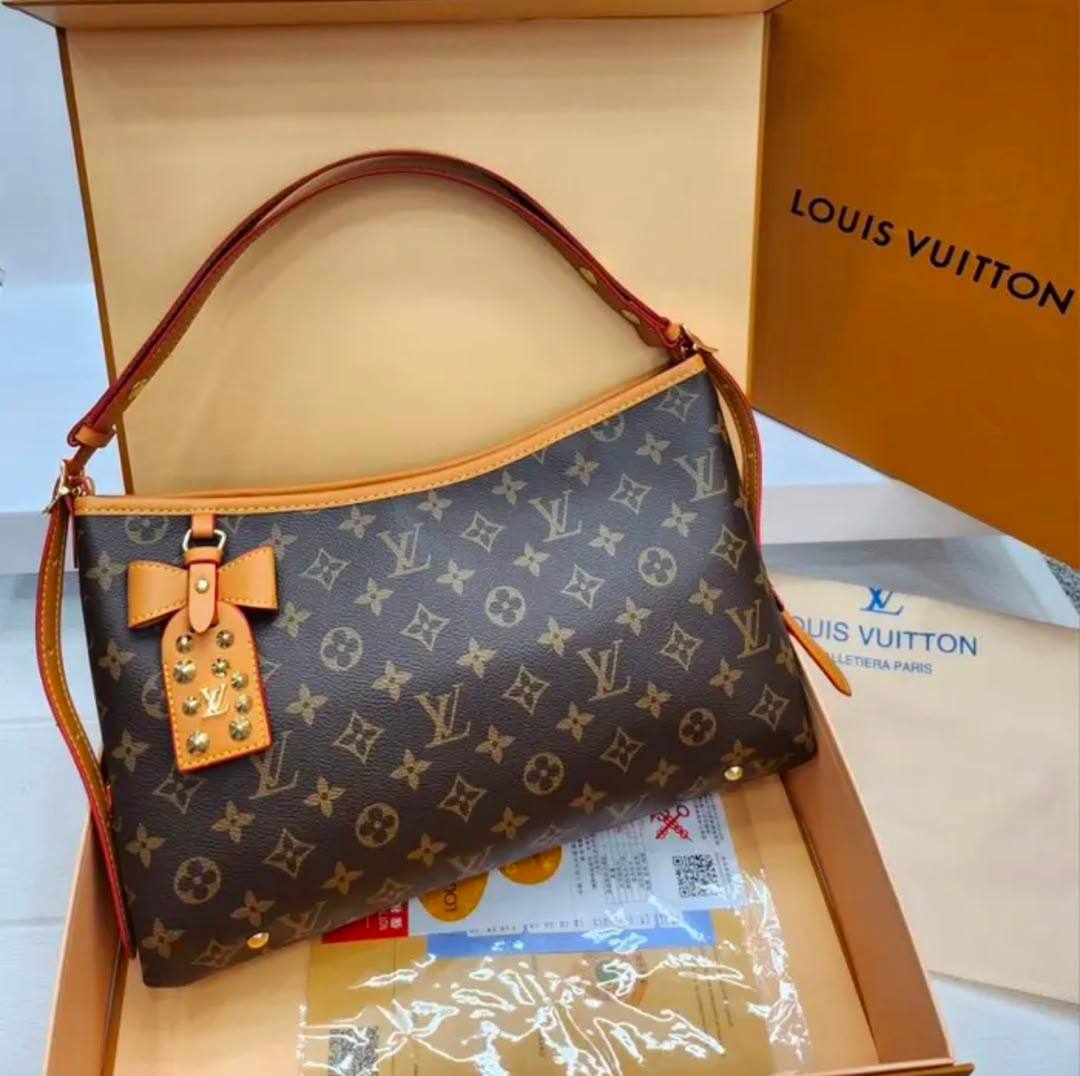LV
110 dhs💛
with box
size 32×9×22cm

Zain42
♥️♥️♥️