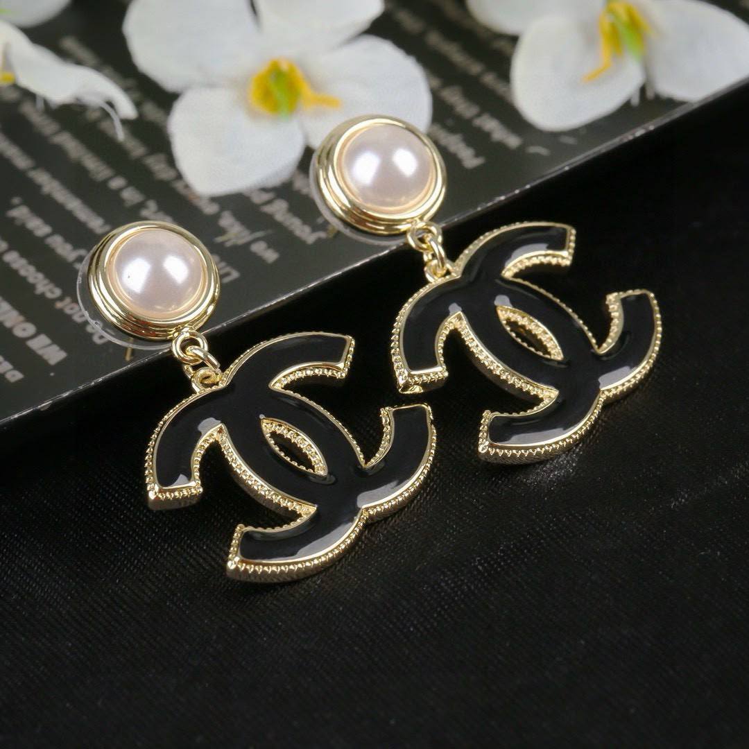 CHANEL❤️‍🔥
Earring 🦋
Master quality 💯
With normal boxes 🗃️ 
70 dhs🇦🇪🇦🇪🇦🇪


With master boxes
80 dhs🇦🇪🇦🇪🇦🇪

Zain216
♥️♥️♥️