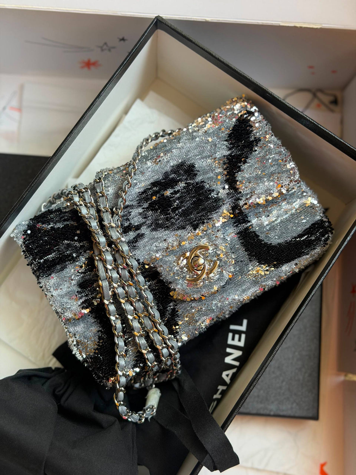 Chanel
 𝐒𝐞𝐪𝐮𝐢𝐧 

𝐀𝐧𝐝 𝐁𝐞𝐚𝐝𝐞𝐝 𝐅𝐥𝐚𝐩 𝐒𝐡𝐨𝐮𝐥𝐝𝐞𝐫 𝐁𝐚𝐠 

For Price 👇 WhatsApp✅
0568585901 
0507557372
0552275751 Owner Zain 👌

ZainETAG 4
♥️♥️♥️
