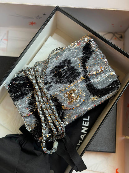 Chanel
 𝐒𝐞𝐪𝐮𝐢𝐧 

𝐀𝐧𝐝 𝐁𝐞𝐚𝐝𝐞𝐝 𝐅𝐥𝐚𝐩 𝐒𝐡𝐨𝐮𝐥𝐝𝐞𝐫 𝐁𝐚𝐠 

For Price 👇 WhatsApp✅
0568585901 
0507557372
0552275751 Owner Zain 👌

ZainETAG 4
♥️♥️♥️