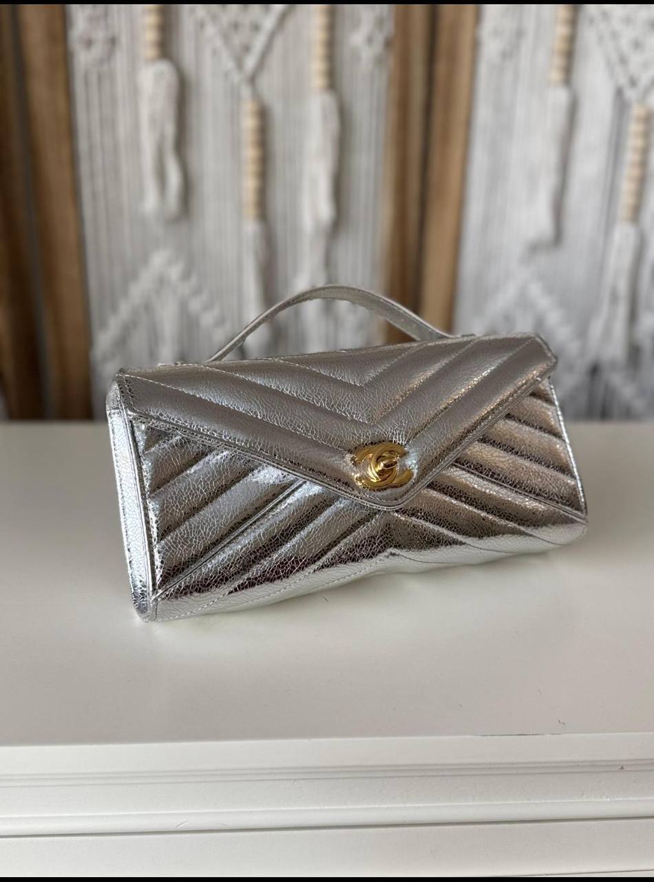 Chanel 
high quality 
230 dhs✅

Zain175
♥️♥️♥️