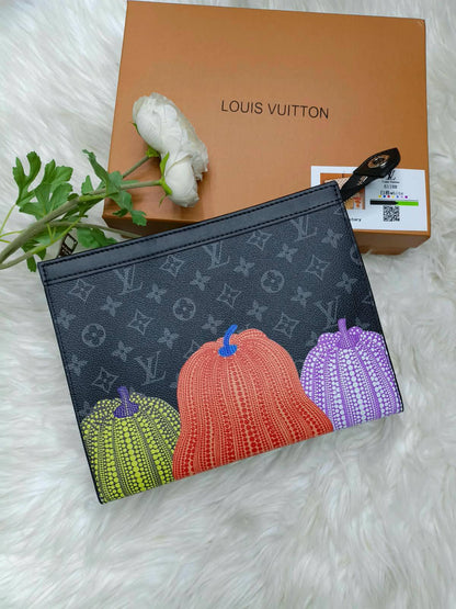 AVAILABLE 

CLUTCH 
WITH BOX 🎁 

70 dhs🇦🇪🇦🇪🇦🇪


Zain169
♥️♥️♥️