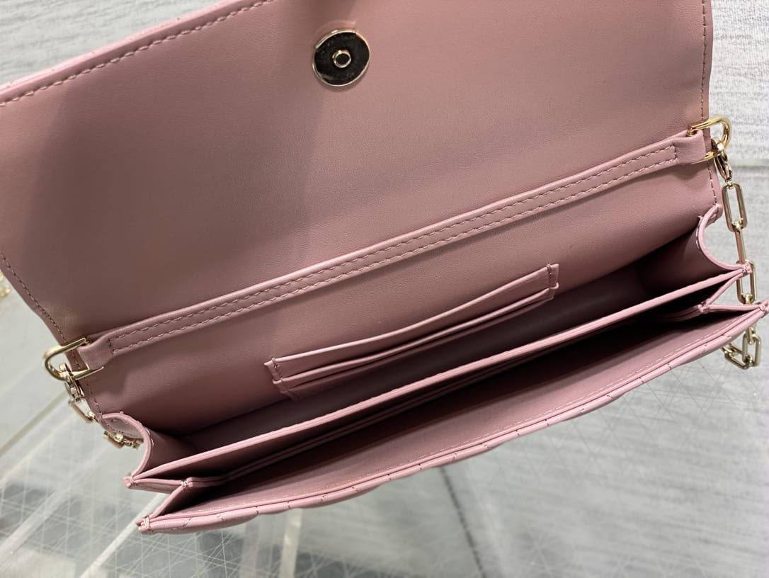 Dior My Dior Mini Bag
*Size 21 cm*
For Price 👇 WhatsApp✅
0568585901 
0507557372
0552275751 Owner Zain 👌

Zain274
♥️♥️♥️