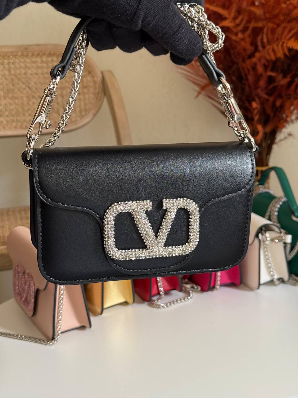 VALENTINO
20cm
330 dhs🇦🇪
Top quality 
With box🎁

Zain167
♥️♥️♥️