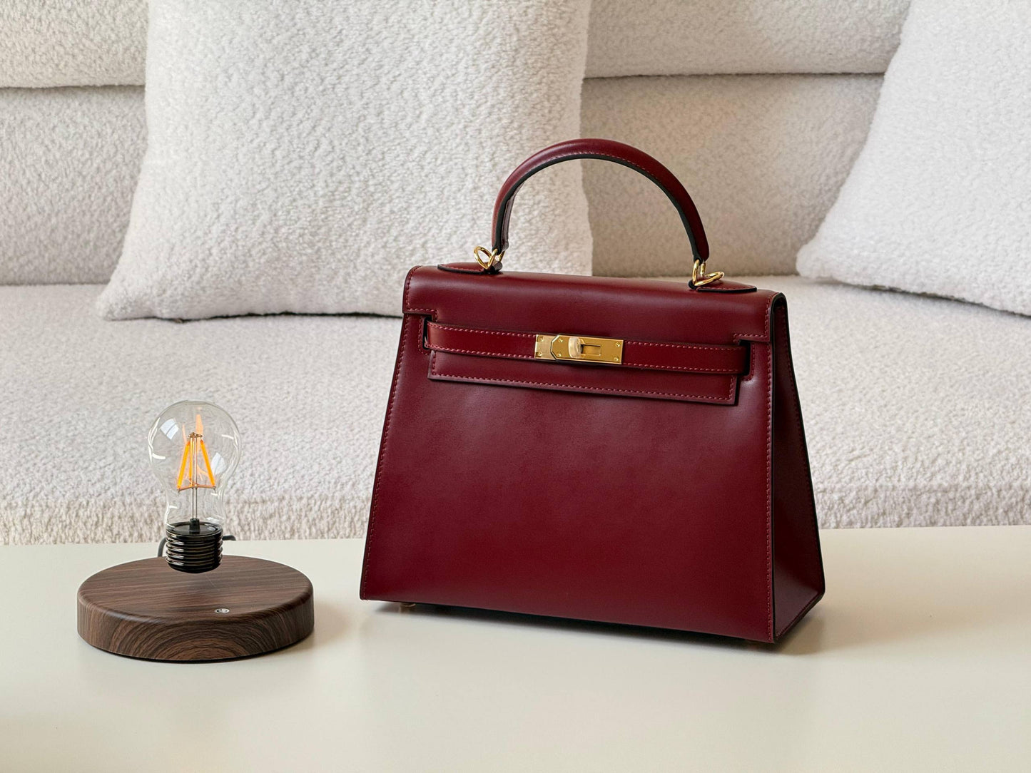 Hermes

kelly 28cm💕master quality😍
with box❤️
🎁🎁🎁

420 dhs❣️

Zain52
♥️♥️♥️