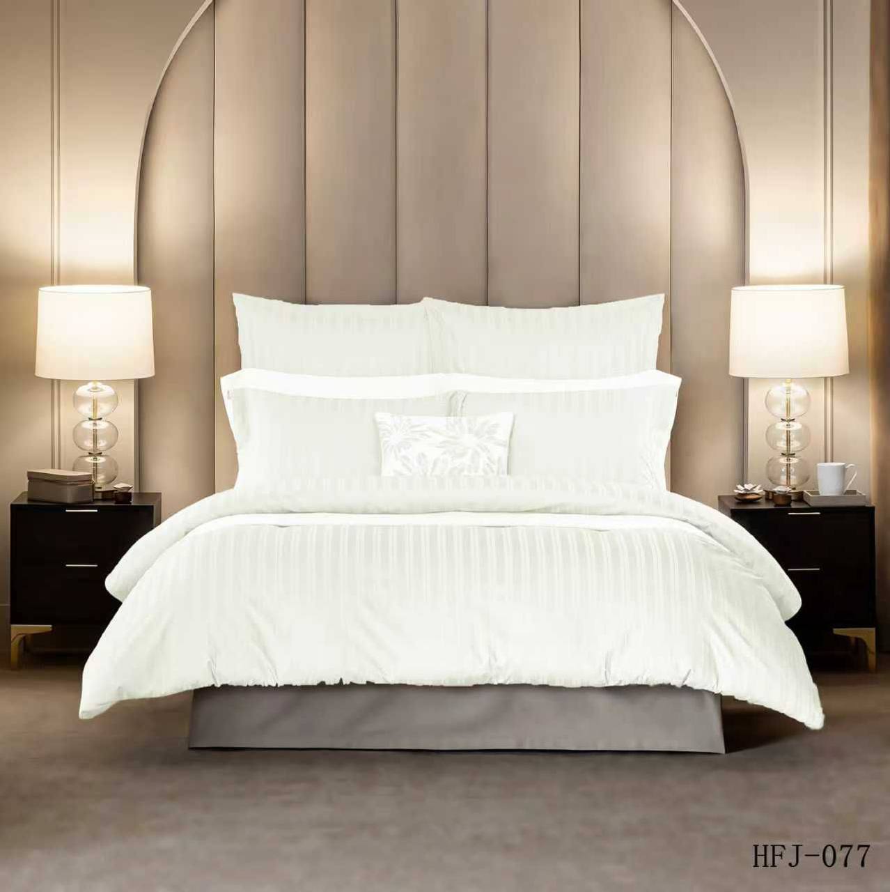 New collection 
Double line 
Cotton 
Hotels quality 
King size 👌👌cover set👌👌👌
1 cover 
1 bedsheets 
4 pillowcases 
110 dhs✅

Zain99
♥️♥️♥️