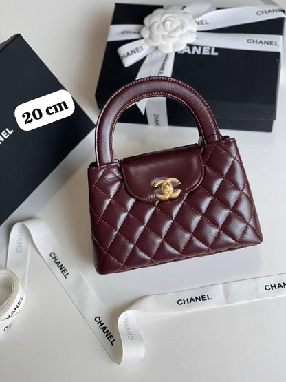 Chanel
20cm 

with box 
🎁🎁🎁

85 dhs🪙💕

Zain219
♥️♥️♥️