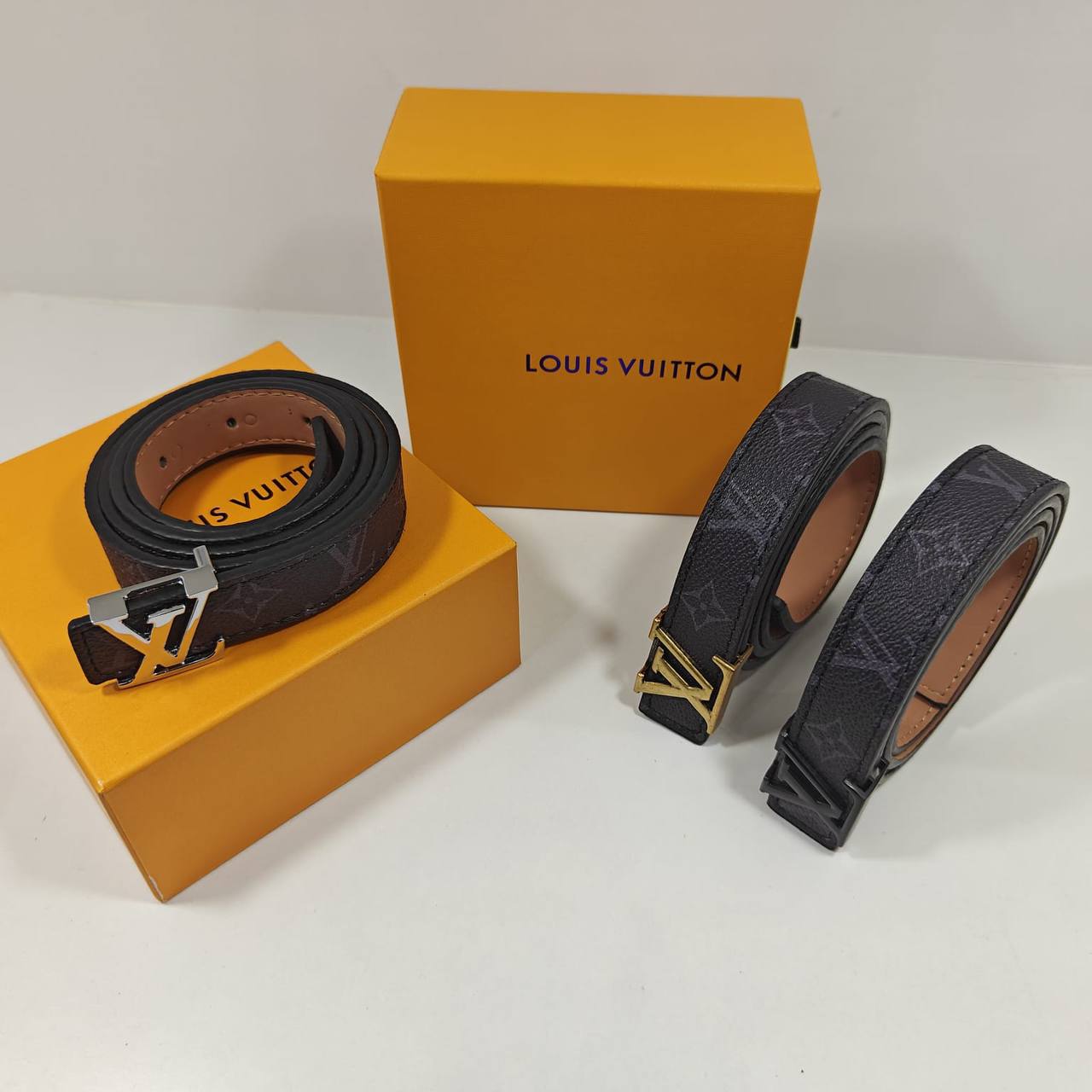 Belts
with box
45 dhs✅

Zain235
♥️♥️♥️