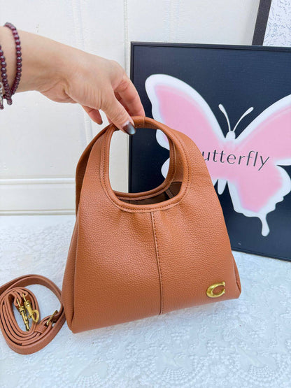 COACH  

Size      
Big26cm   
small21cm  

95 dhs❤️

Zain04
♥️♥️♥️