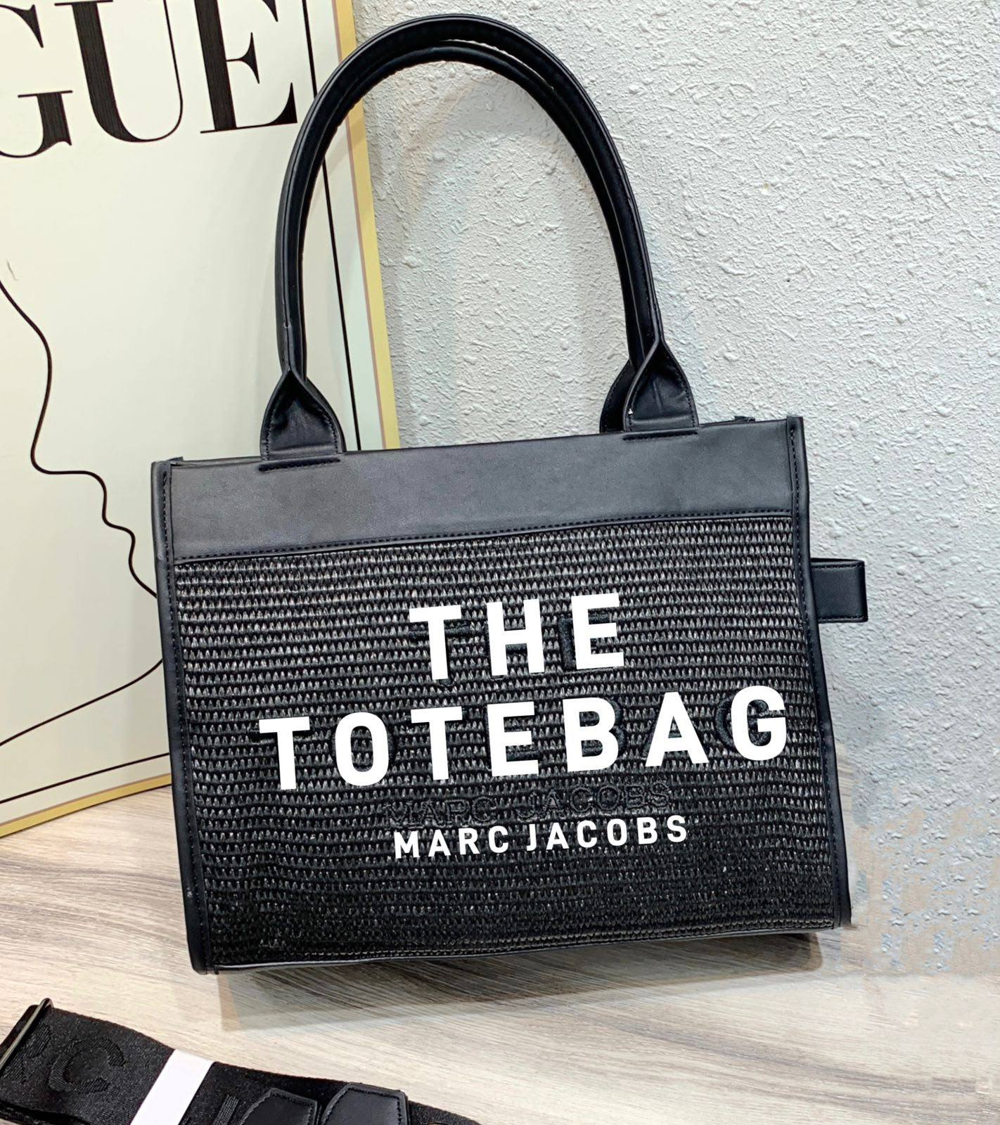 MARC JACOBS 
THE TOTE BAG 
GOOD QUALITY 
100 dhs✅

Zain295
♥️♥️♥️