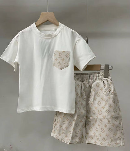 Dior 
Gucci 
Lv

3-6m，6-12m，12-18m，2-3y，3-4y，4-5y，5-6y，7-8y，9-10y，11-12y。

130 dhs

Zain151
♥️♥️♥️