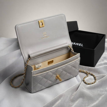 Chanel ᴡᴀʟʟᴇᴛ ᴏɴ ᴄʜᴀɪɴ
ғʟᴀᴘ ᴍᴀɢɴᴇᴛ ʟᴏᴄᴋ
ᴄᴀᴠɪᴀʀ ʟᴇᴀᴛʜᴇʀ ᴍᴀᴛᴇʀɪᴀʟ
ɢᴏʟᴅ ʜᴀʀᴅᴡᴀʀᴇ.
sɪᴢᴇ: 19 cm
ᴡɪᴛʜ BOX

75 dhs🇦🇪🇦🇪

Zain31
♥️♥️♥️