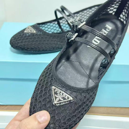 Prada
High quality 
size 36-42 
120 dhs🪙

Zain132
♥️♥️♥️