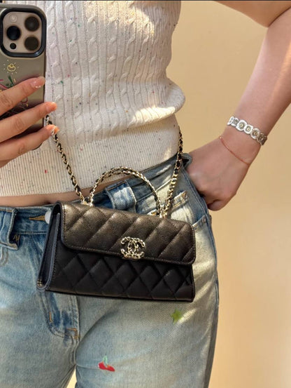 Chanel
95 dhs💓
with box
size 19cm

Zain41
♥️♥️♥️