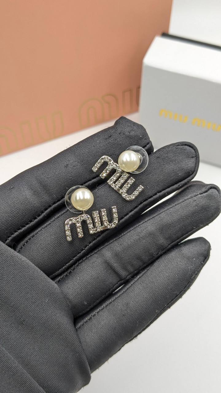 *Miu Miu* 
*Master Quality* 
*Earrings*

80 dhs🪙💚
 with Normal Box 🎁

Zain210
♥️♥️♥️