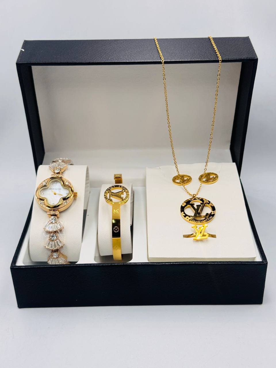 LV ladies set 

with box 
🎁🎁🎁

90 dhs✅

Zain08
♥️♥️♥️