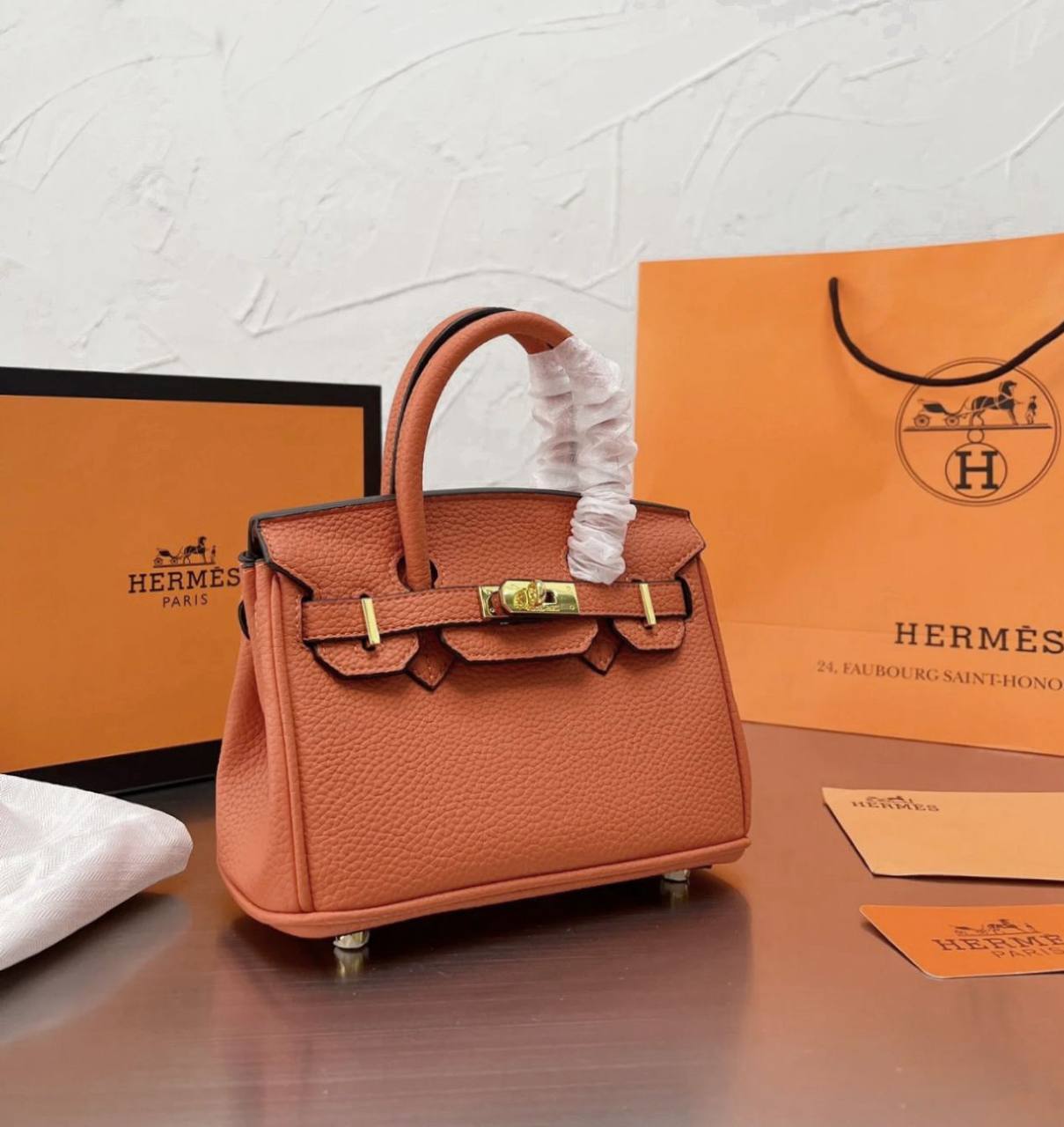 HERMES BIRKIN 

SMALL SIZE 
GOOD QUALITY 
WITH BOX 
🎁🎁🎁

100 dhs🪙💕

Zain39
♥️♥️♥️