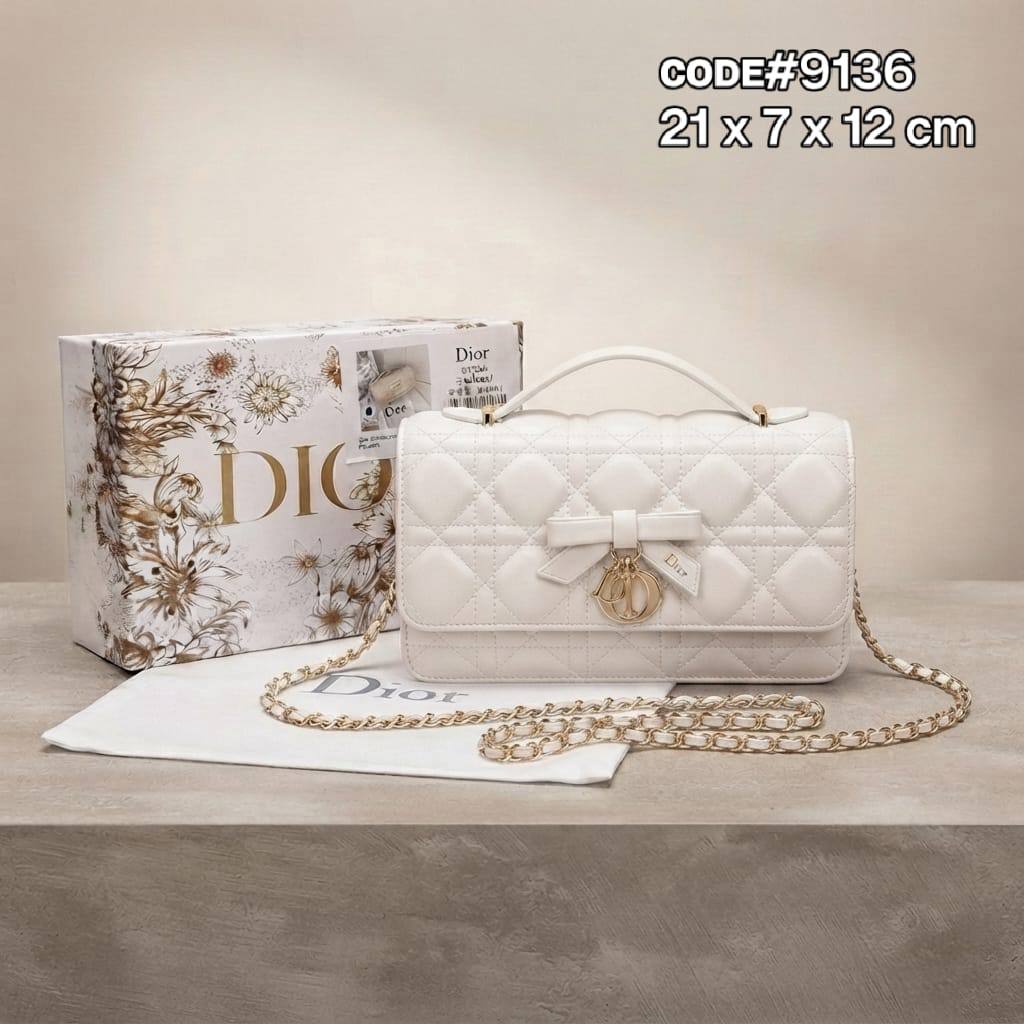 Dior
ᴍʏ ᴅɪᴏʀ ᴍɪɴɪ ʙᴀɢ
ᴅᴇᴄᴏʀᴀᴛɪᴠᴇ ʟᴇᴀᴛʜᴇʀ ʙᴏᴡ
ɪɴ ᴛᴏᴘ ʜᴀɴᴅʟᴇ ʙᴀɢ
ʟᴏɴɢ ᴄʜᴀɪɴ ʙᴇʟᴛ sᴛʀᴀᴘ
ɢᴏʟᴅ ʜᴀʀᴅᴡᴀʀᴇ
sɪᴢᴇ: 21 cm
ᴡɪᴛʜ BOX

90 dhs🇦🇪🇦🇪

Zain31
♥️♥️♥️