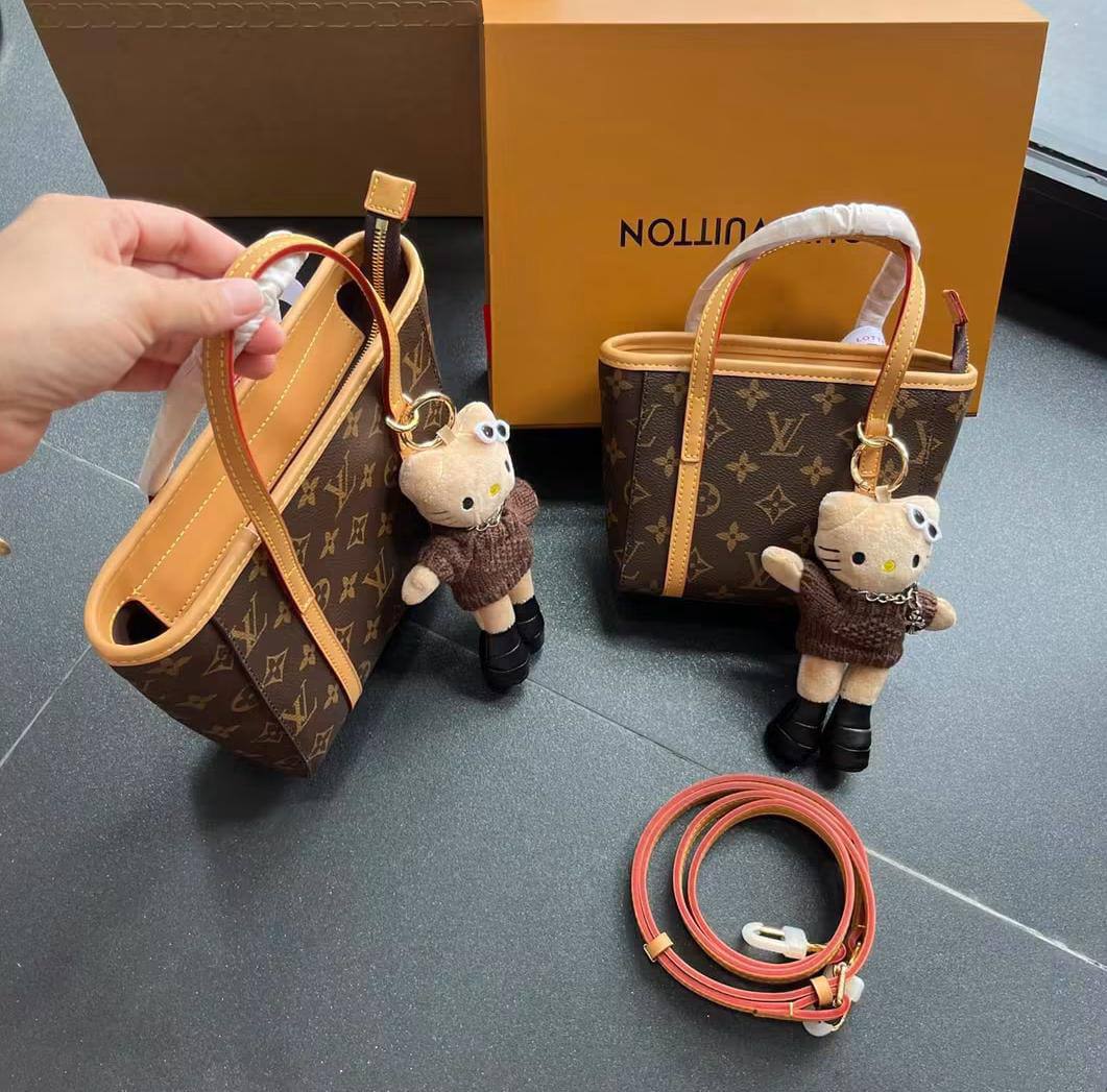 LV

AVAILABLE 

COPY ONE BAGS 

COMPLETEL DOUBLE BOX ☑️ 
120 DHS🇦🇪🇦🇪🇦🇪

Zain169
♥️♥️♥️